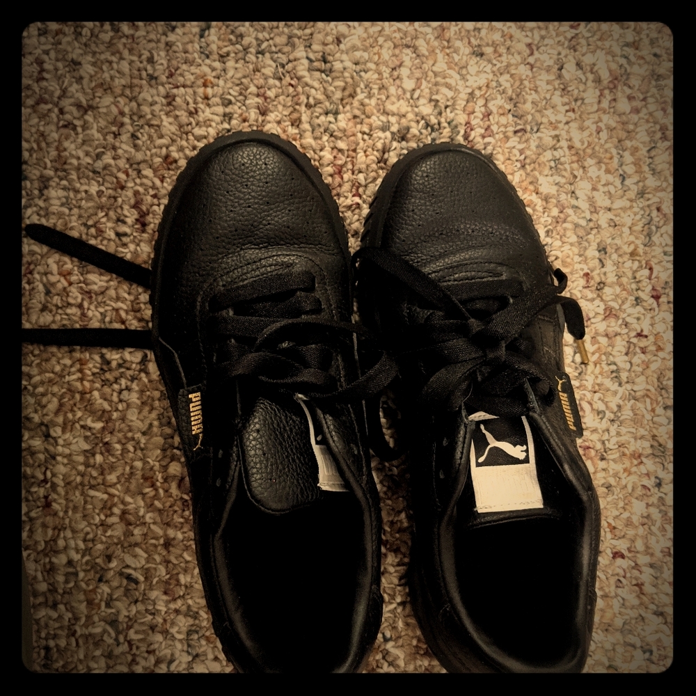 Black puma sneakers